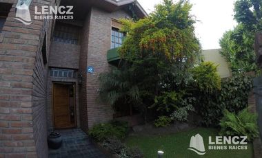 VENTA HERMOSO CHALET DE 5 AMB C/COCH DOBLE , JARDIN Y QUINCHO -QUILMES CENTRO