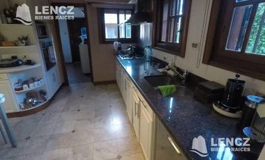 VENTA HERMOSO CHALET DE 5 AMB C/COCH DOBLE , JARDIN Y QUINCHO -QUILMES CENTRO