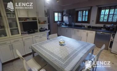 VENTA HERMOSO CHALET DE 5 AMB C/COCH DOBLE , JARDIN Y QUINCHO -QUILMES CENTRO