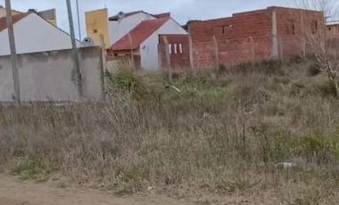 Terreno de 292 m2 a 5 cuadras del Mar (En mar del Tuyú)