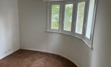 DEPARTAMENTO TIPO CASA EN PRIMER PISO POR ESCALERA - SIN EXPENSAS - EXCELENTE UBICACIÓN. Boedo 601, esq. Azara, Lomas de Zamora
