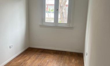 DEPARTAMENTO TIPO CASA EN PRIMER PISO POR ESCALERA - SIN EXPENSAS - EXCELENTE UBICACIÓN. Boedo 601, esq. Azara, Lomas de Zamora