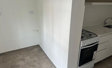DEPARTAMENTO TIPO CASA EN PRIMER PISO POR ESCALERA - SIN EXPENSAS - EXCELENTE UBICACIÓN. Boedo 601, esq. Azara, Lomas de Zamora