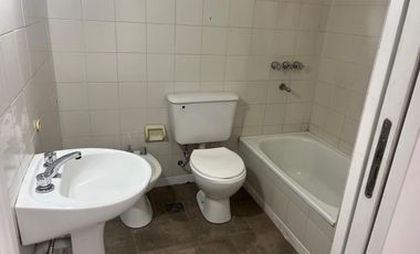 DEPARTAMENTO TIPO CASA EN PRIMER PISO POR ESCALERA - SIN EXPENSAS - EXCELENTE UBICACIÓN. Boedo 601, esq. Azara, Lomas de Zamora