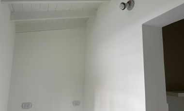 DEPARTAMENTO TIPO CASA EN PRIMER PISO POR ESCALERA - SIN EXPENSAS - EXCELENTE UBICACIÓN. Boedo 601, esq. Azara, Lomas de Zamora