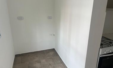 DEPARTAMENTO TIPO CASA EN PRIMER PISO POR ESCALERA - SIN EXPENSAS - EXCELENTE UBICACIÓN. Boedo 601, esq. Azara, Lomas de Zamora