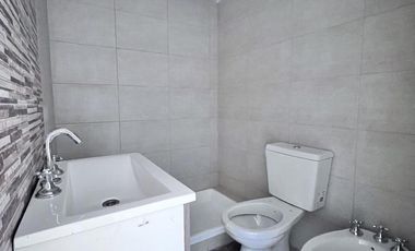 Venta de Departamento 3 ambientes con espacio guardacoche en Sarandi (32011)