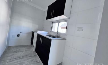 Venta de Departamento 3 ambientes con espacio guardacoche en Sarandi (32011)