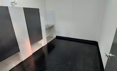 Alquiler Deposito con gran playa de maniobras - Moron