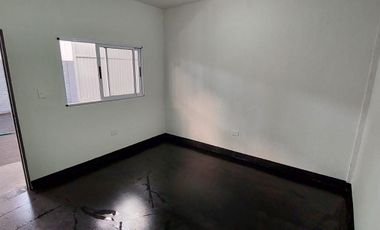 Alquiler Deposito con gran playa de maniobras - Moron