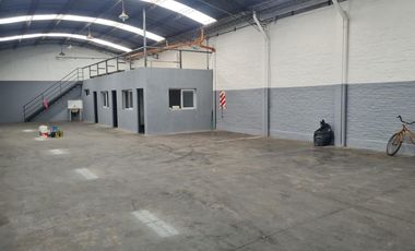 Alquiler Deposito con gran playa de maniobras - Moron