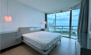 Se alquila apartamento Avenida Balboa
