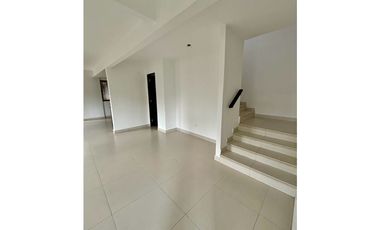 Casa en esquina y extra lote en venta Woodlands Panamá Pacífico