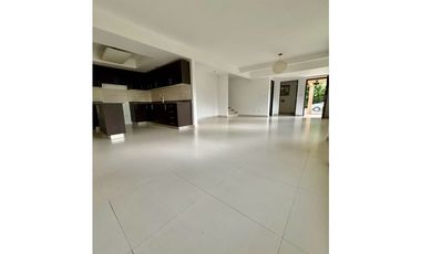 Casa en esquina y extra lote en venta Woodlands Panamá Pacífico