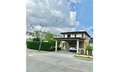 Casa en esquina y extra lote en venta Woodlands Panamá Pacífico