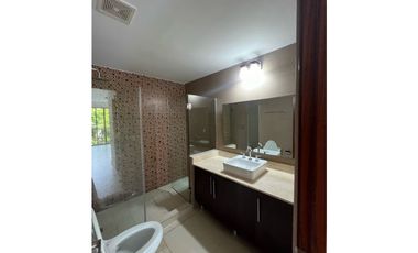 SE ALQUILA/VENDE APARTAMENTO EN RIVER VALLEY