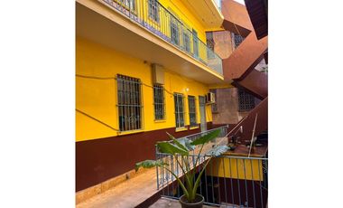 SE VENDE CASA ESTUDIANTES, SANTA ANA