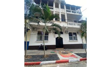 SE VENDE CASA ESTUDIANTES, SANTA ANA