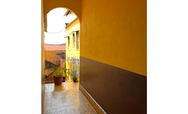 SE VENDE CASA ESTUDIANTES, SANTA ANA