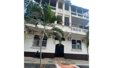 SE VENDE CASA ESTUDIANTES, SANTA ANA