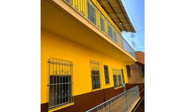 SE VENDE CASA ESTUDIANTES, SANTA ANA