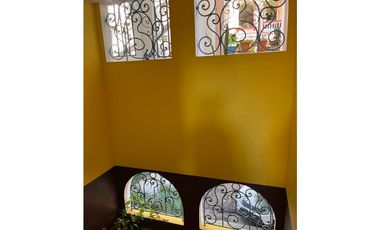 SE VENDE CASA ESTUDIANTES, SANTA ANA