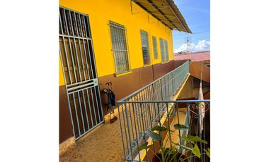 SE VENDE CASA ESTUDIANTES, SANTA ANA