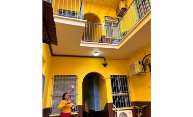 SE VENDE CASA ESTUDIANTES, SANTA ANA