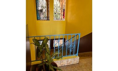 SE VENDE CASA ESTUDIANTES, SANTA ANA