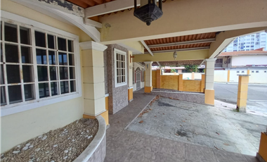 Vendo Casa Reposeída, Villa Lucre Paseo Real