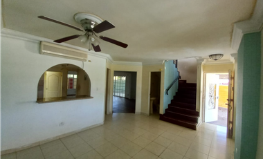 Vendo Casa Reposeída, Villa Lucre Paseo Real