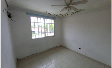 Vendo Casa Reposeída, Villa Lucre Paseo Real