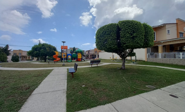 Vendo Casa Reposeída, Villa Lucre Paseo Real