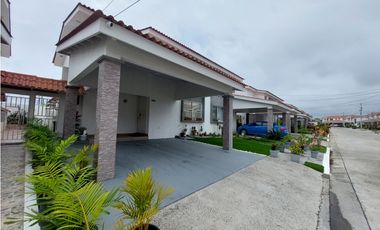Se vende Casa en Costa Verde Montelimar Versalles Oeste JS