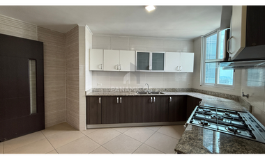 Venta - Country Club - Apartamento espacioso con excelente ubicación