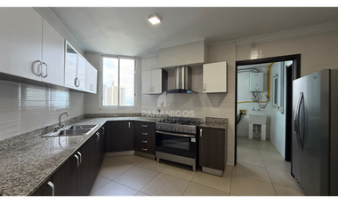 Venta - Country Club - Apartamento espacioso con excelente ubicación