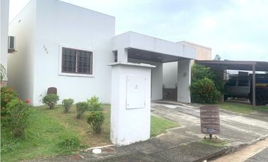 VENDO CASA EN ARBOLEDAS LOS OLIVOS LA CHORRERA