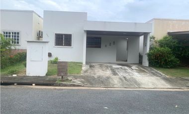 VENDO CASA EN ARBOLEDAS LOS OLIVOS LA CHORRERA