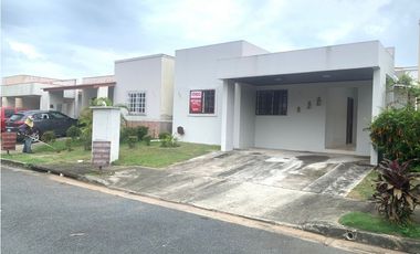VENDO CASA EN ARBOLEDAS LOS OLIVOS LA CHORRERA