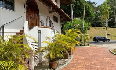 Melissa Foster Luxury Vende Casa en Clayton MF1106