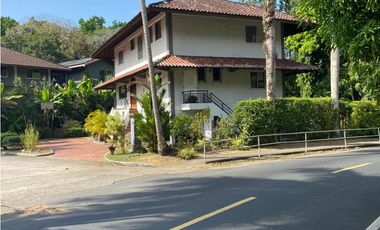 Melissa Foster Luxury Vende Casa en Clayton MF1106