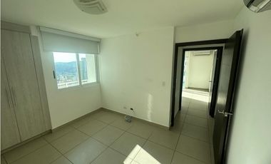 Melissa Foster L. Vende Hermoso Apartamento en PH Kings Park MF1267
