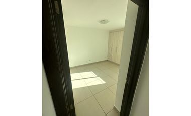 Melissa Foster L. Vende Hermoso Apartamento en PH Kings Park MF1267