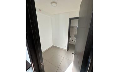 Melissa Foster L. Vende Hermoso Apartamento en PH Kings Park MF1267