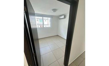 Melissa Foster L. Vende Hermoso Apartamento en PH Kings Park MF1267