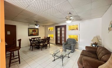 Venta de casa en Residencial Urbanización Las Lomas, Villa Lucre.
