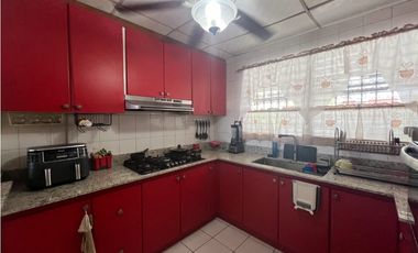 Venta de casa en Residencial Urbanización Las Lomas, Villa Lucre.