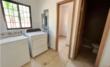 Melissa Foster Luxury Vende Hermosa Casa en Clayton Village MF519