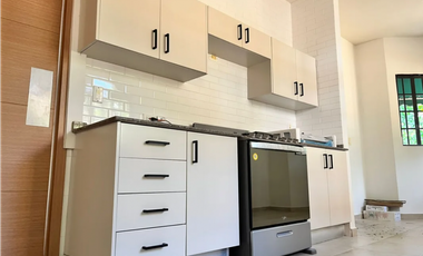 Melissa Foster Luxury Vende Hermosa Casa en Clayton Village MF519