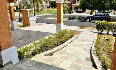 Melissa Foster Luxury Vende Hermosa Casa en Clayton Village MF519